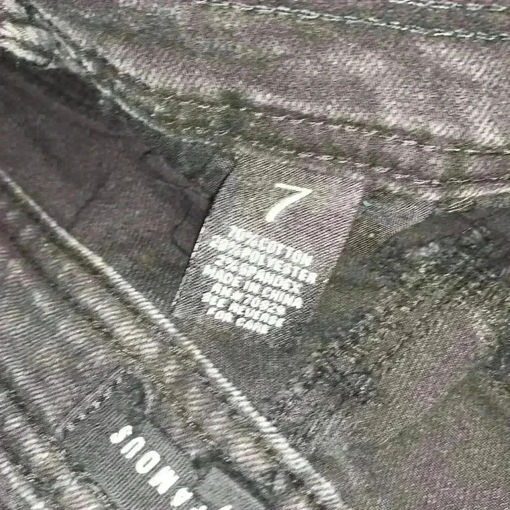 Almost Famous Juniors Black Square Neck Distressed Skinny Denim Overalls Size 7 - Picture 11 of 12